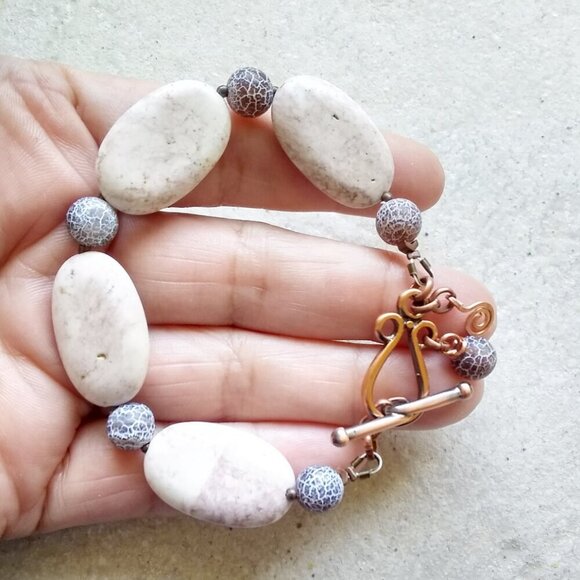 Feminine! Neutral Colors! Natural Stone Beads - Bracelet w. Copper Toggle Clasp - Picture 3 of 9